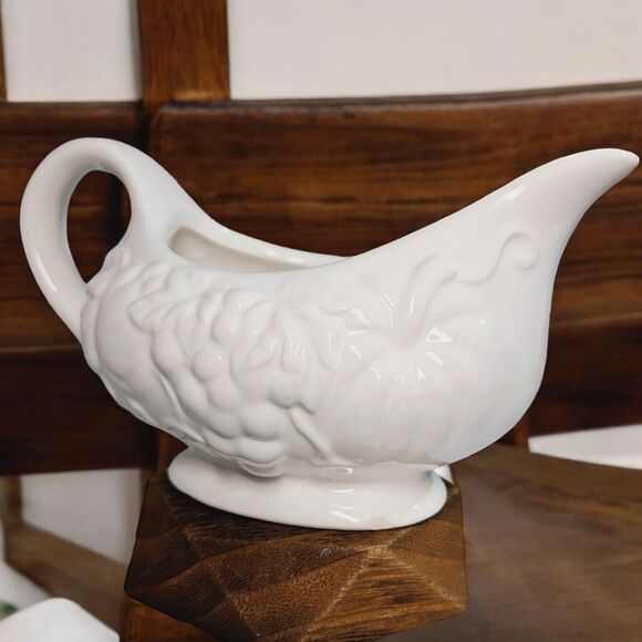 Tabletops Unlimited Nature China Sauce Gravy Boat Embossed Fruit White - Picture 3 of 12